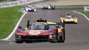 Ferrari’den Imola’da zafer dolu bir bayram
