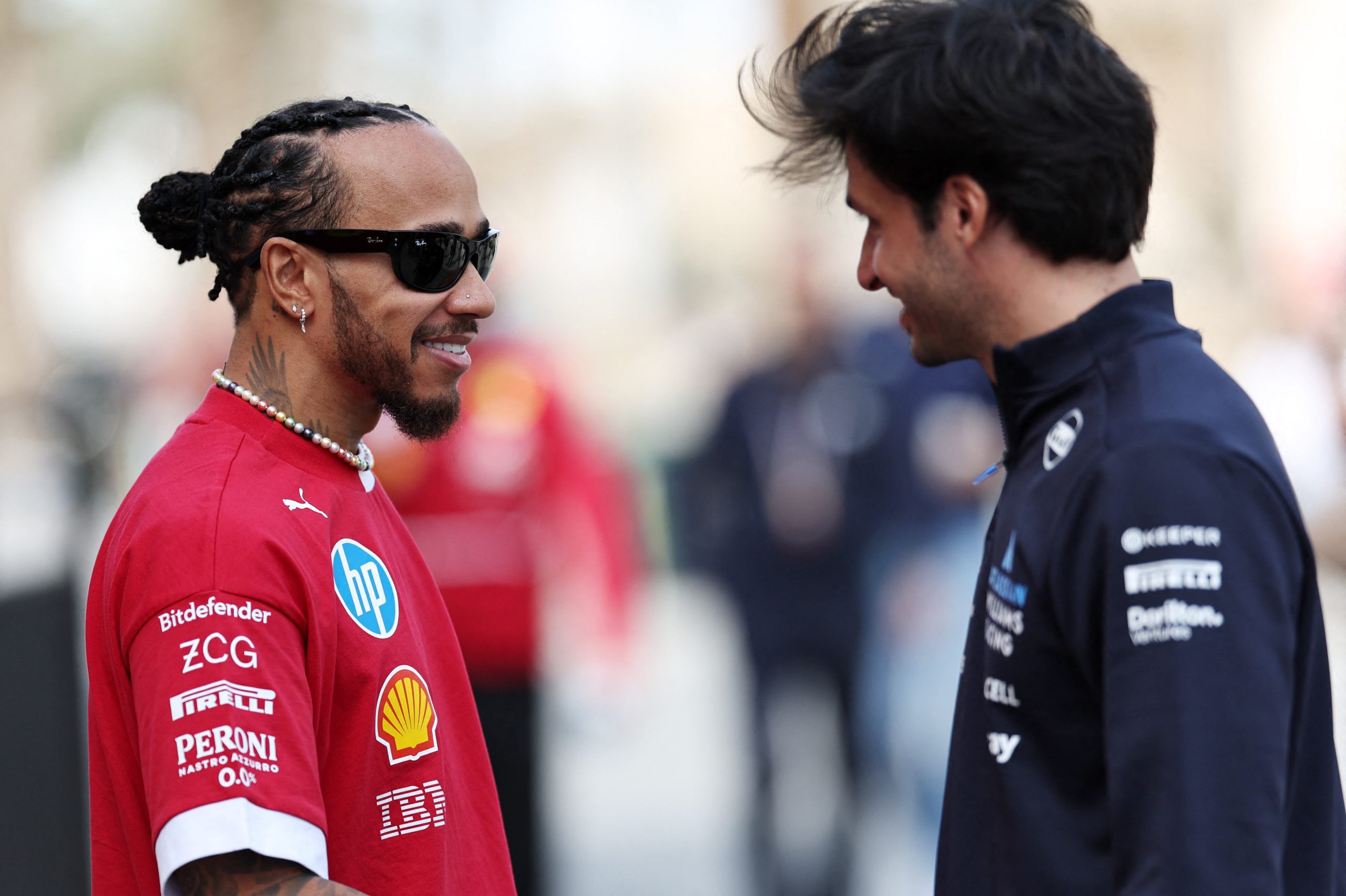 Lewis Hamilton ve Carlos Sainz 2025 Formula 1