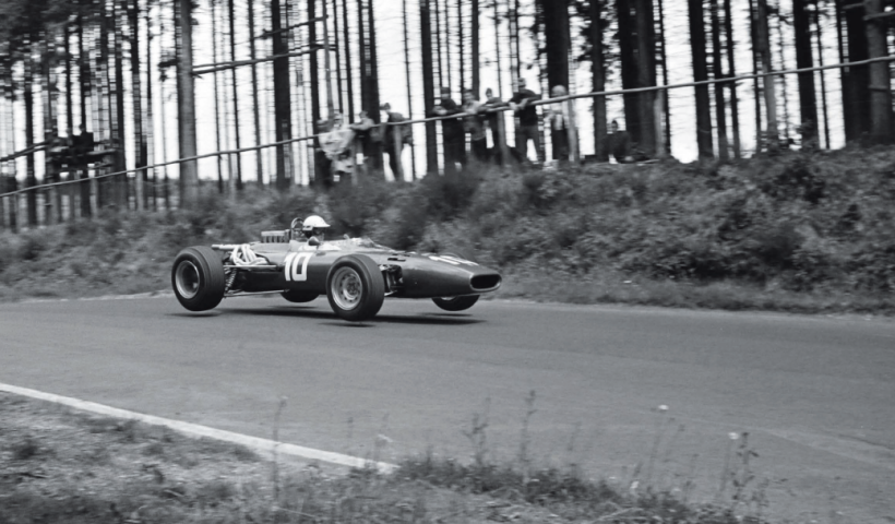 John Surtees’in Haziran 1966’da Ferrari’den ayrılmasının ardından Mike Parkes takıma katıldı, ancak o da fazla ağır 312’den sonuç almayı başaramadı; burada, Nürburgring'de yarışın daha ilk turunda pist dışına çıktı.