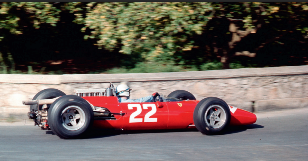 John Surtees, 1966 yılında şampiyona dışı koşulan Syracuse Grand Prix’sinde 312’nin ilk yarışını kazandı, ancak yarıştaki tek ciddi rakibi Jack Brabham’dı ve onun motoru daha ilk turda stop etti.